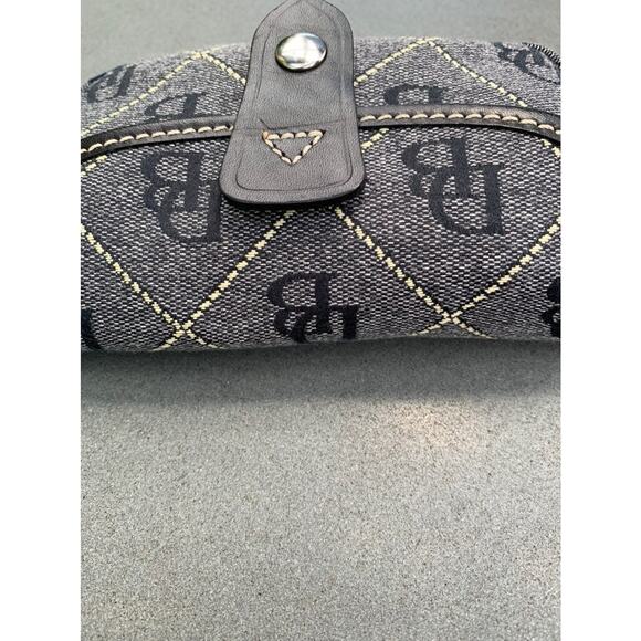 Dooney & Bourke Signature Snap Flap Wristlet NWOT Gift for Her - Picture 5 of 11